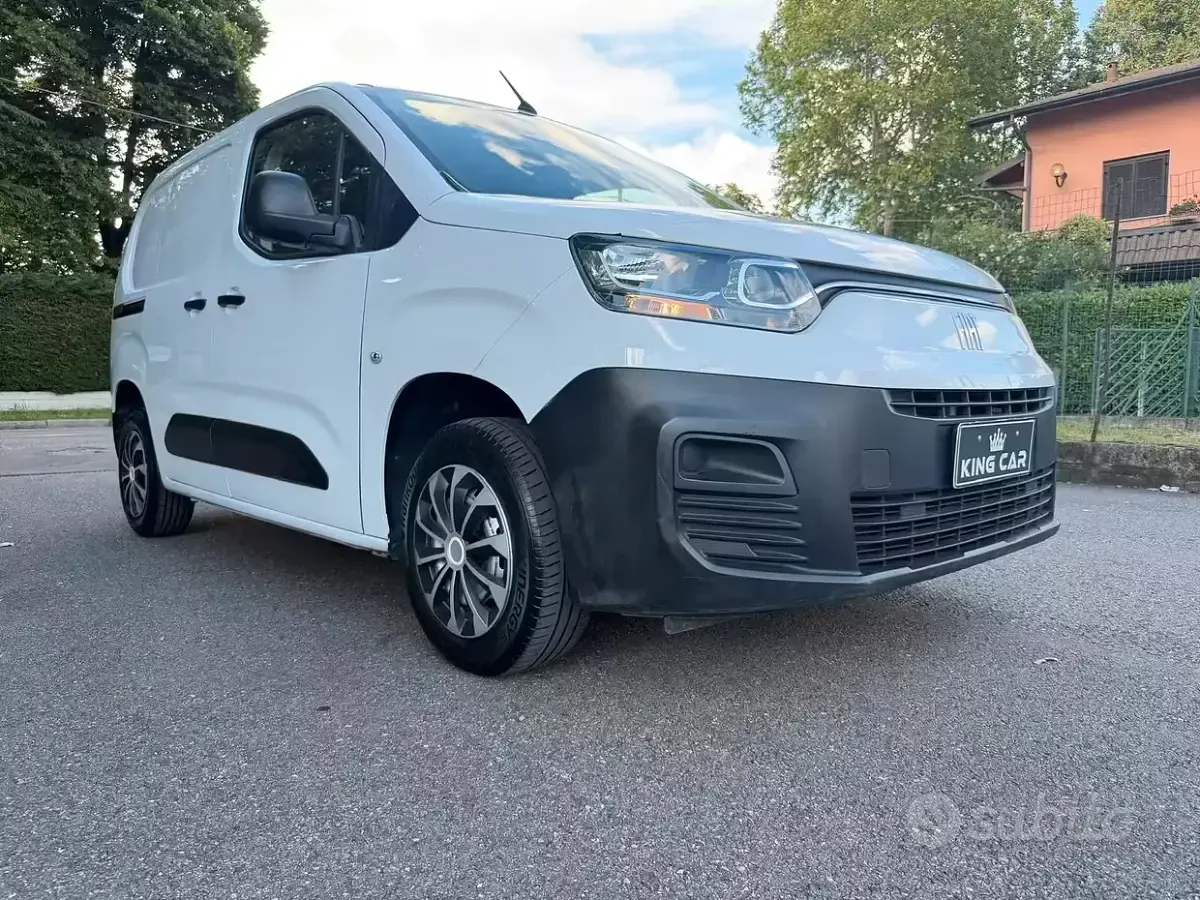 Usata Fiat Doblò 110 CV (80 kW) 2024 Bianco Monovolume
