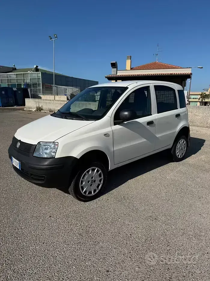 Usata Fiat Panda 4x4 Active 69 CV (50 kW) 2011 Bianco Utilitaria