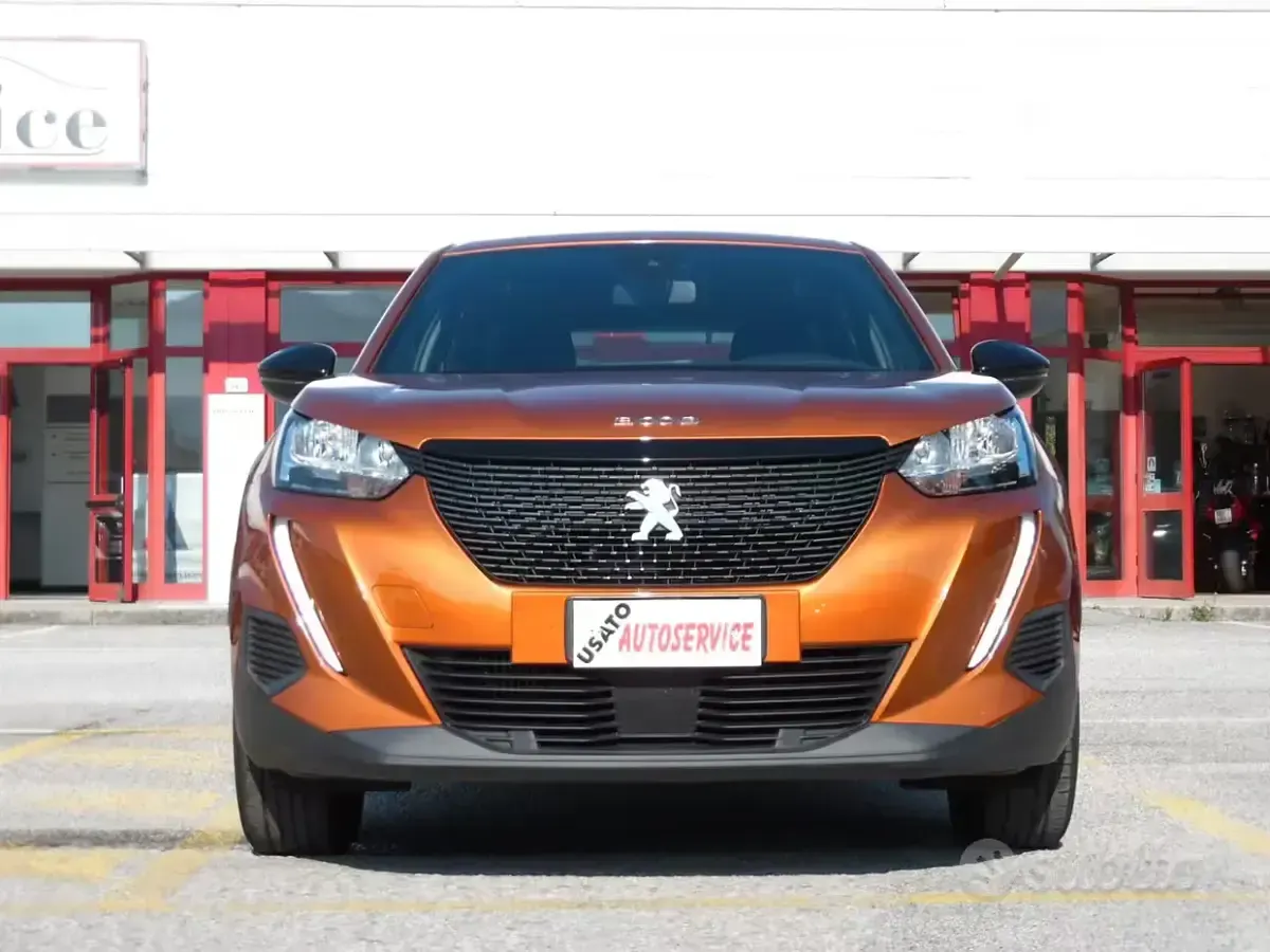 Usata Peugeot 2008 Active 130 CV (95 kW) 2023 Arancione SUV