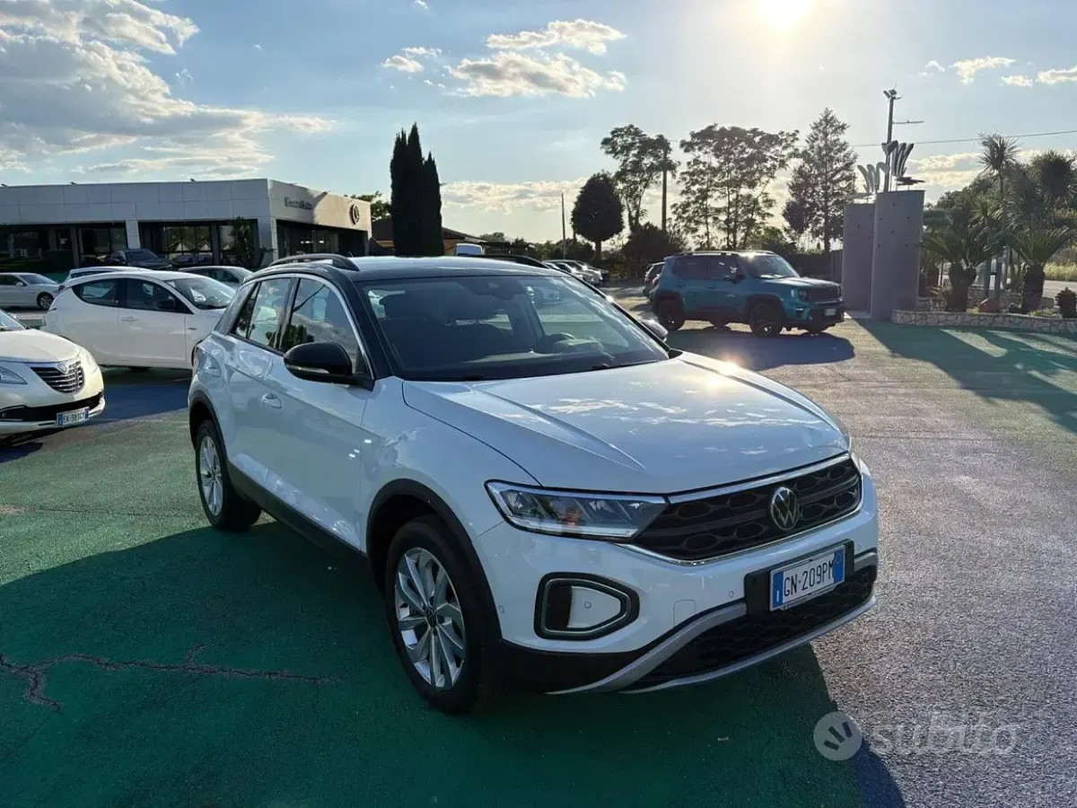 Usata VW T-Roc R-line 116 CV (85 kW) 2023 Bianco SUV