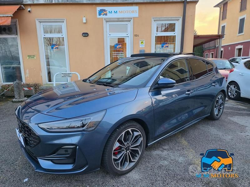 Blu Usata 2023 Ford Focus ST-Line Berlina | 21.990 € (Buon prezzo) - Immagine 1/4