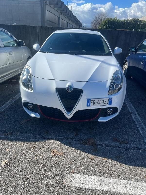 Bianco Usata 2018 Alfa Romeo Giulietta Due volumi | 13.000 € - Immagine 1/4