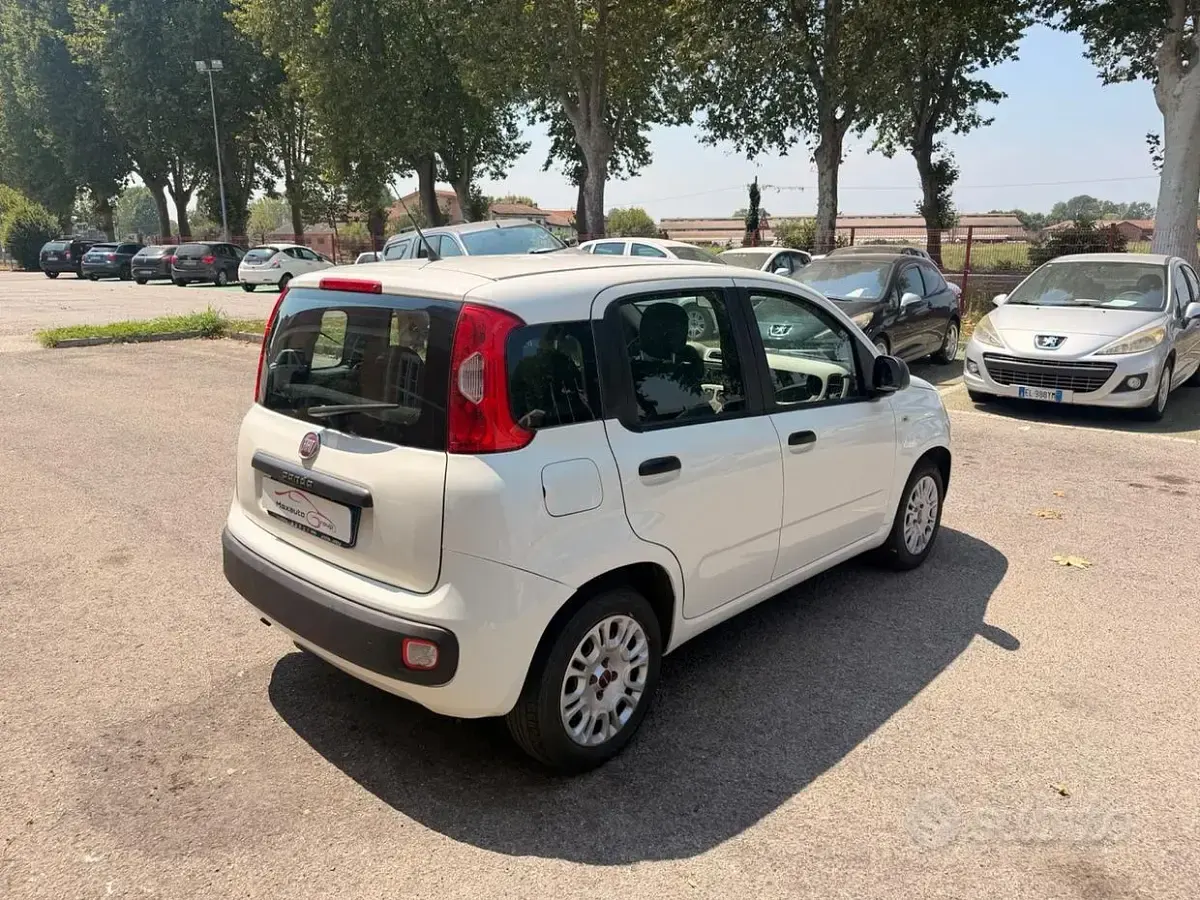 Usata Fiat Panda Lounge 69 CV (50 kW) 2016 Bianco Utilitaria