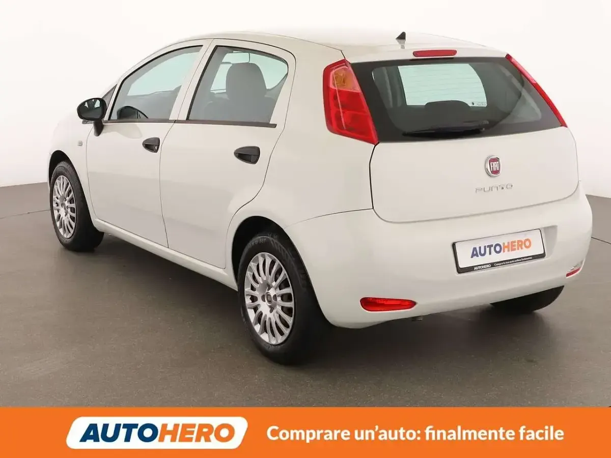 Usata Fiat Punto Street 69 CV (50 kW) 2015 Bianco Utilitaria