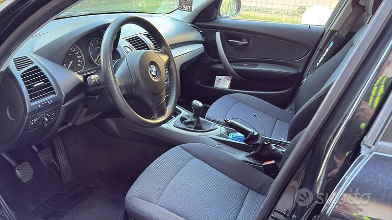 Usata BMW 118 143 CV (105 kW) 2011 Nero Utilitaria