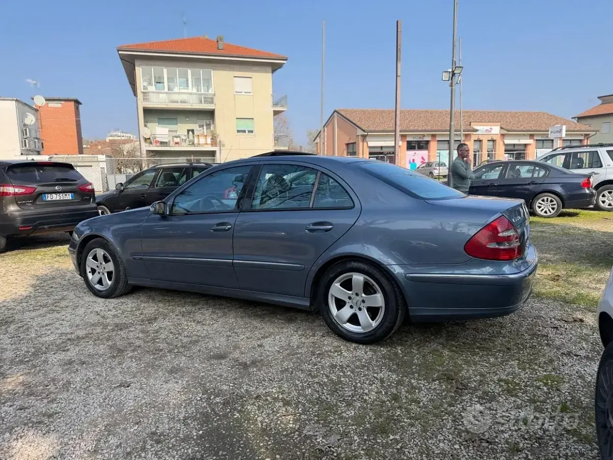 Occasion Mercedes E220 Avantgarde 150 ch (110 kW) 2004 Bleue Berline