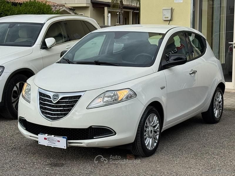 Usata Lancia Ypsilon 69 CV (50 kW) 2014 Bianco Utilitaria