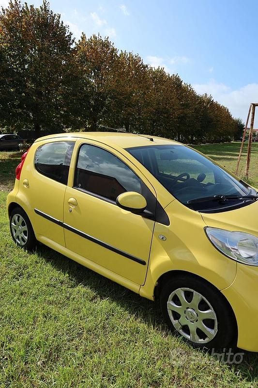 Usata Peugeot 107 54 CV (39 kW) 2009 Giallo Utilitaria