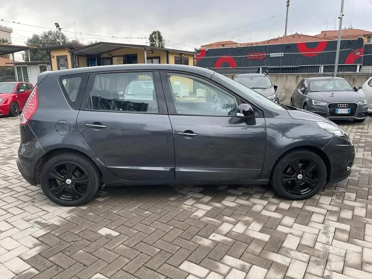 Usata Renault Scénic III Luxe 131 CV (96 kW) 2012 Grigio Monovolume