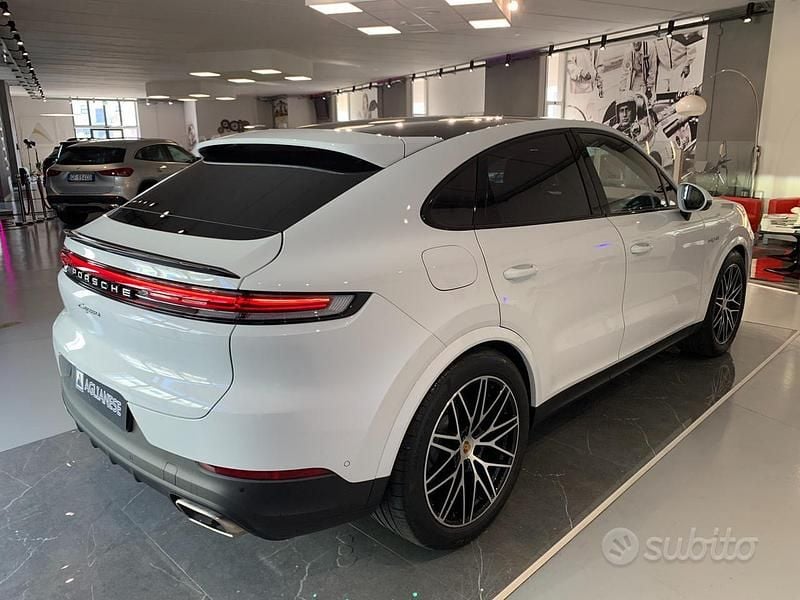 Usata Porsche Cayenne 470 CV (345 kW) 2024 Bianco SUV