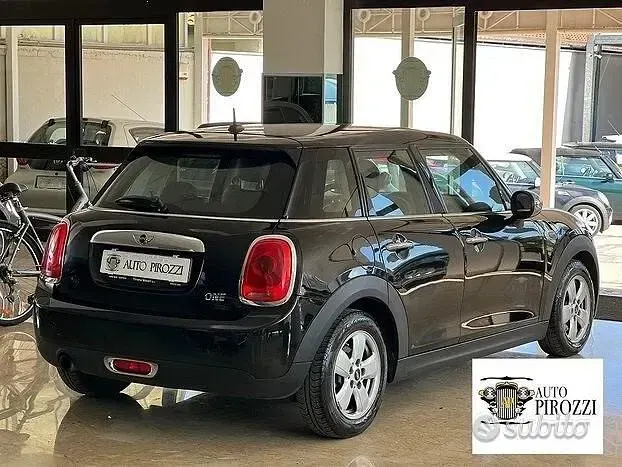 Usata Mini ONE 102 CV (75 kW) 2015 Nero Utilitaria