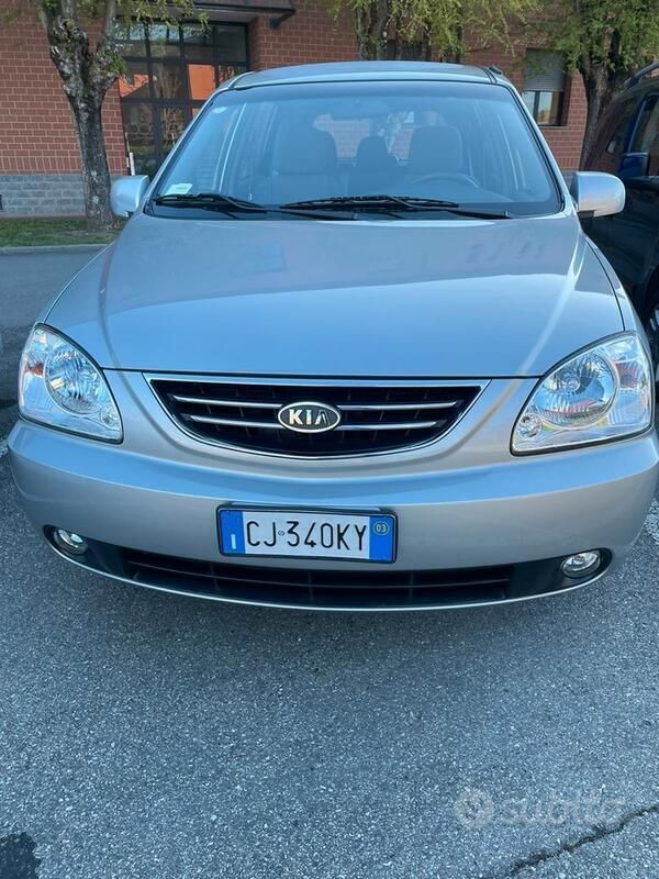 Usata Kia Carens Comfort 112 CV (82 kW) 2003 Grigio Monovolume