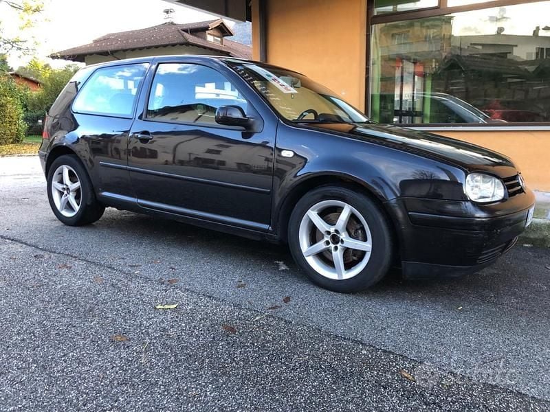 Usata VW Golf IV 130 CV (95 kW) 2002 Nero Berlina