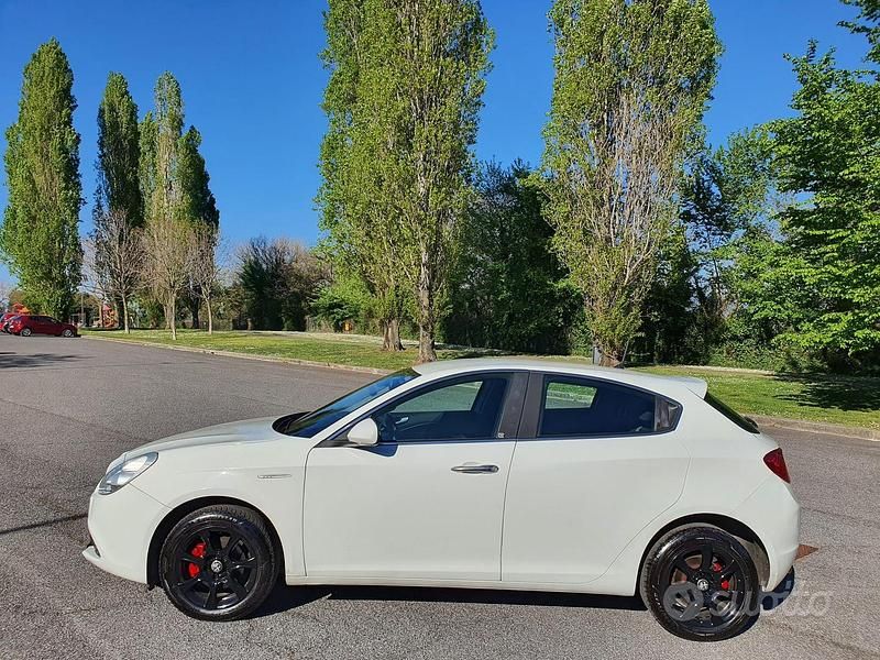 Usata Alfa Romeo Giulietta 105 CV (77 kW) 2013 Bianco Utilitaria