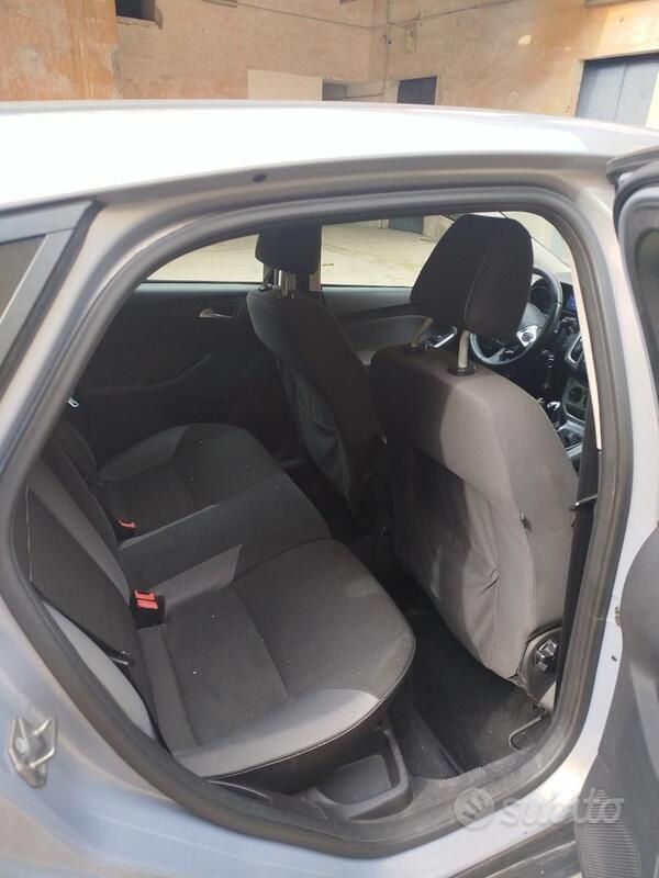 Usata Ford Focus 120 CV (88 kW) 2013 Grigio Berlina