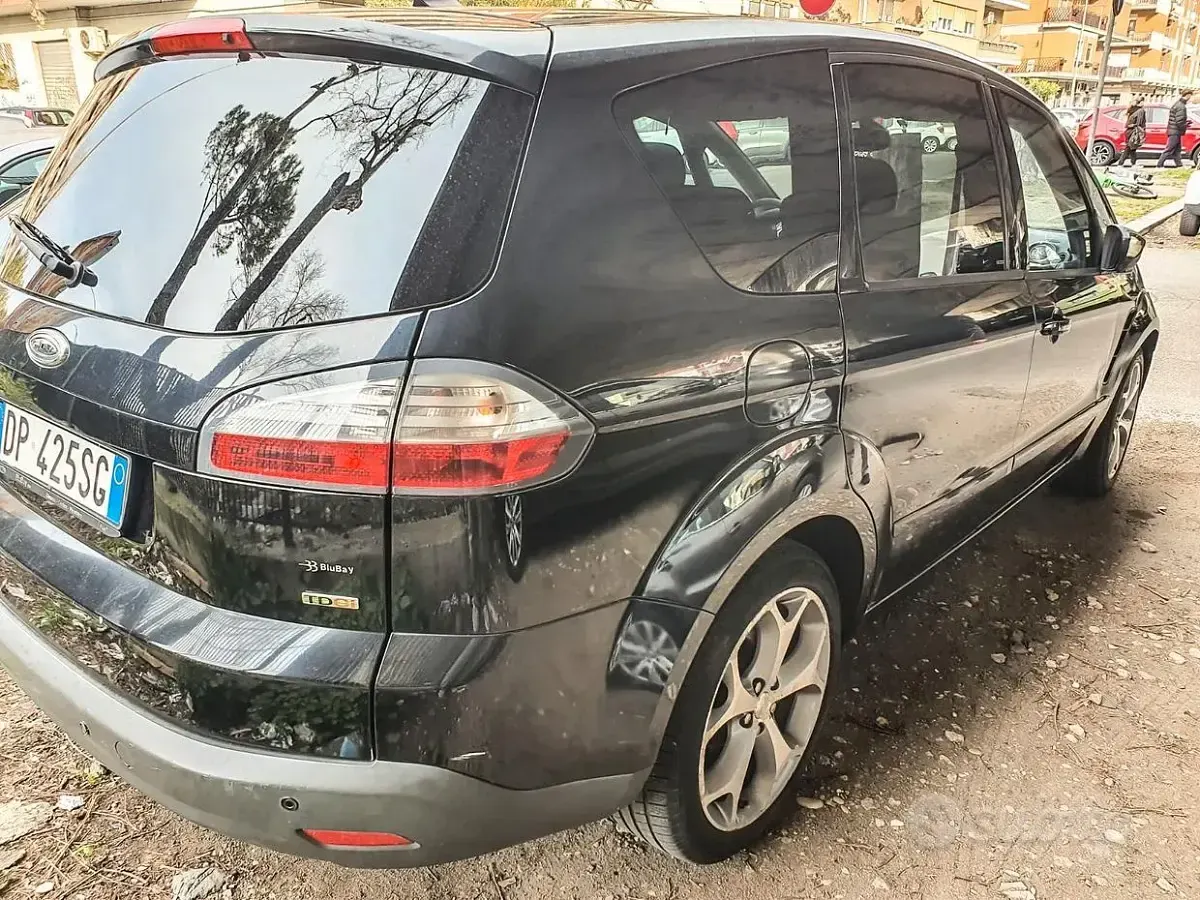 Begagnad Ford S-MAX S 140 HK (102 kW) 2008 Svart Minibuss