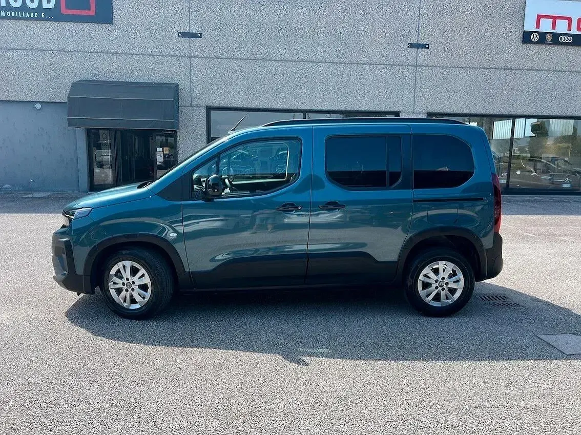 Usata Peugeot Rifter Allure 131 CV (96 kW) 2025 Bluazzurro Monovolume