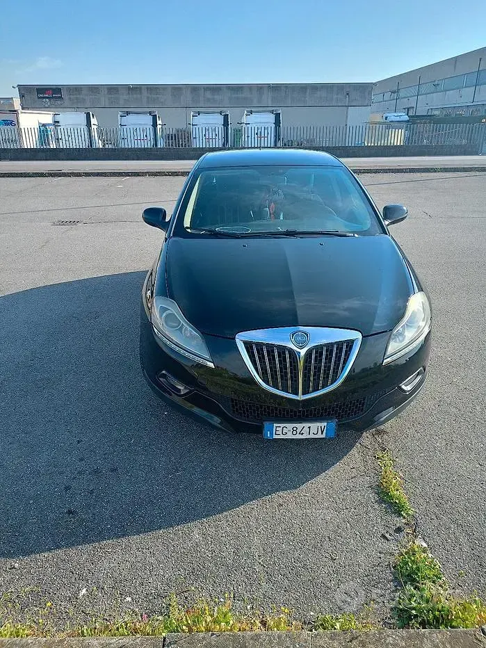 Usata Lancia Delta 120 CV (88 kW) 2011 Nero Utilitaria