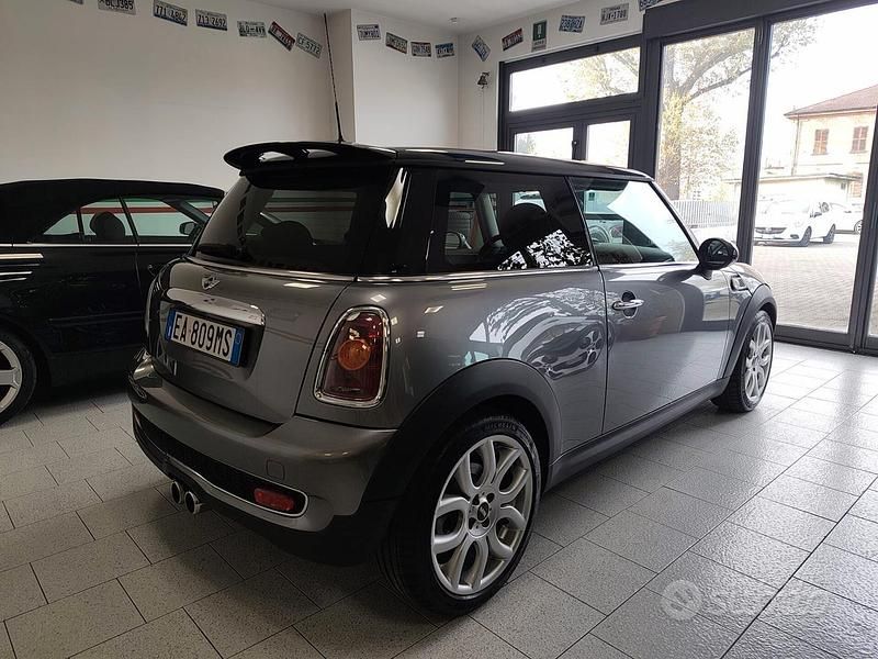 Usata Mini Cooper S 175 CV (128 kW) 2010 Grigio Utilitaria