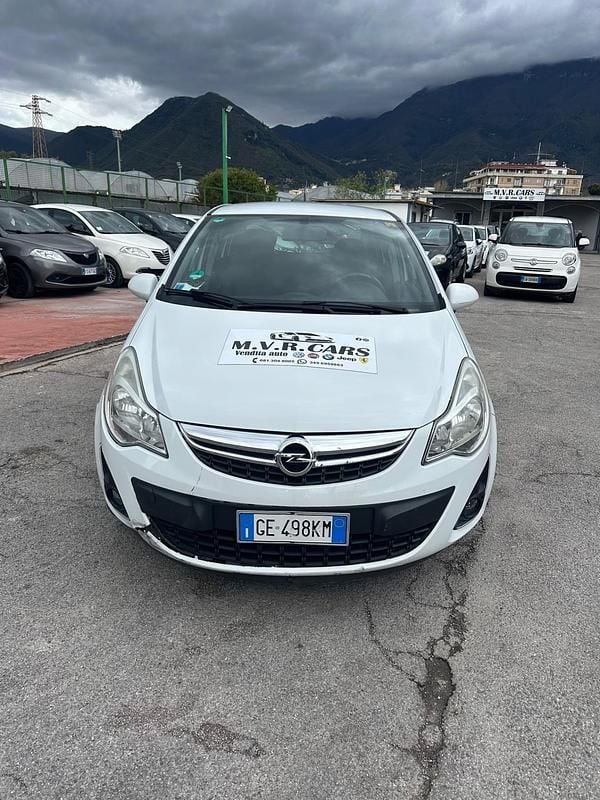 Usata Opel Corsa Edition 75 CV (55 kW) 2013 Bianco Utilitaria