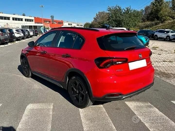 Usata Fiat Tipo Cross 101 CV (74 kW) 2021 Rosso Berlina