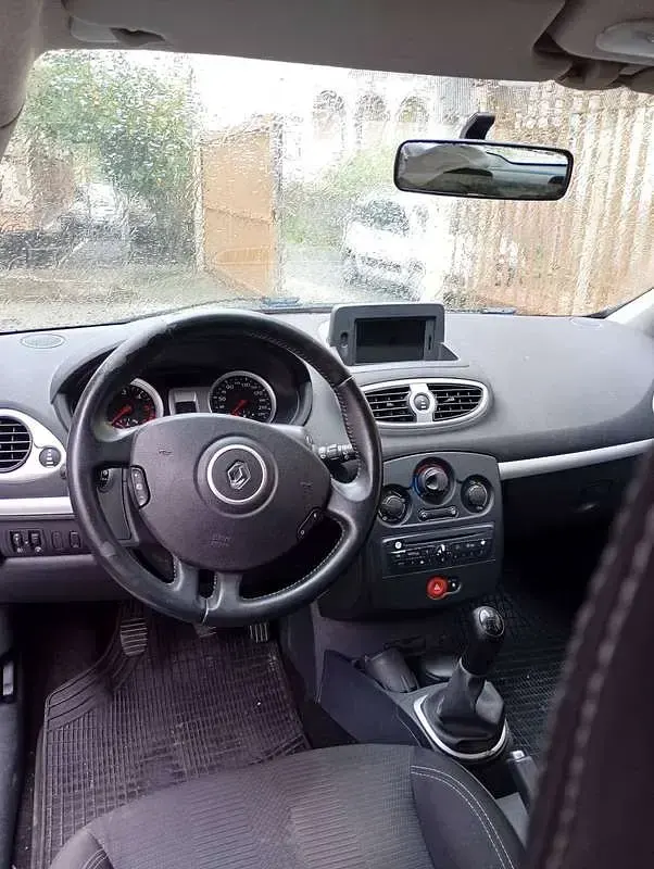 Usata Renault Clio III Dynamique 86 CV (63 kW) 2010 Argento Berlina