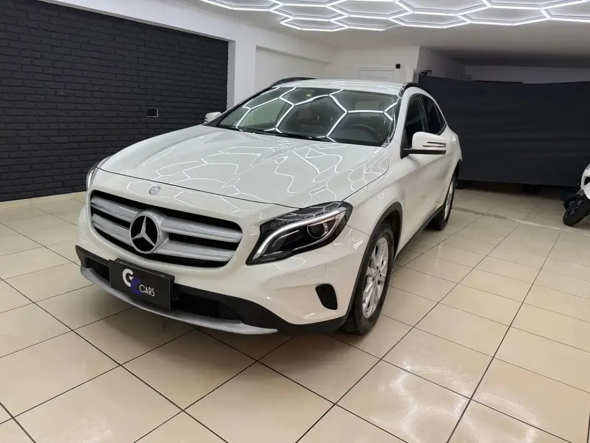 Usata Mercedes GLA200 136 CV (100 kW) 2015 Bianco SUV