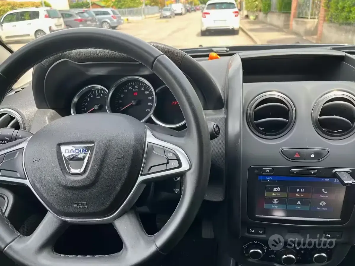 Usata Dacia Duster 109 CV (80 kW) 2017 Grigio SUV