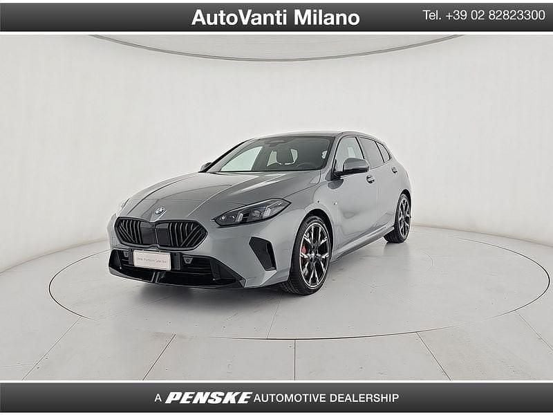 Grigio Usata 2024 BMW 118 M Sport Utilitaria | 33.470 € (Buon prezzo) - Immagine 1/3