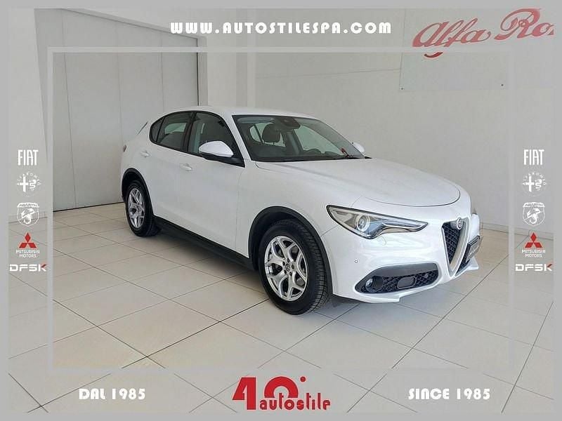 Usata Alfa Romeo Stelvio Executive 179 CV (131 kW) 2017 Bianco SUV