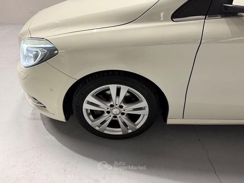 Usata Mercedes B180 Premium 109 CV (80 kW) 2013 Beige Monovolume