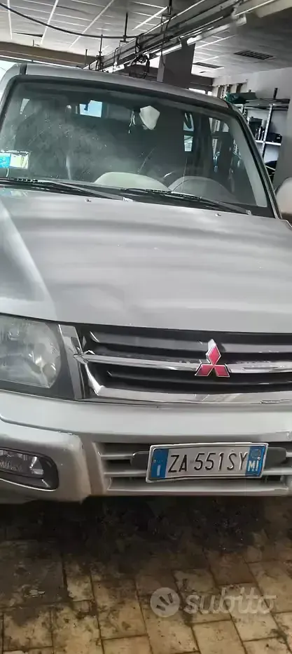 Usata Mitsubishi Pajero 160 CV (117 kW) 2004 Grigio SUV