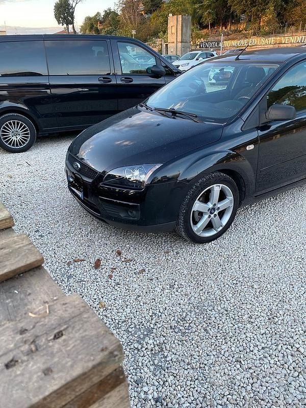 Usata Ford Focus 90 CV (66 kW) 2007 Nero Berlina