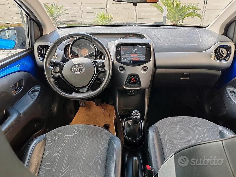 Usata Toyota Aygo X-clusiv 72 CV (52 kW) 2018 Blu Utilitaria