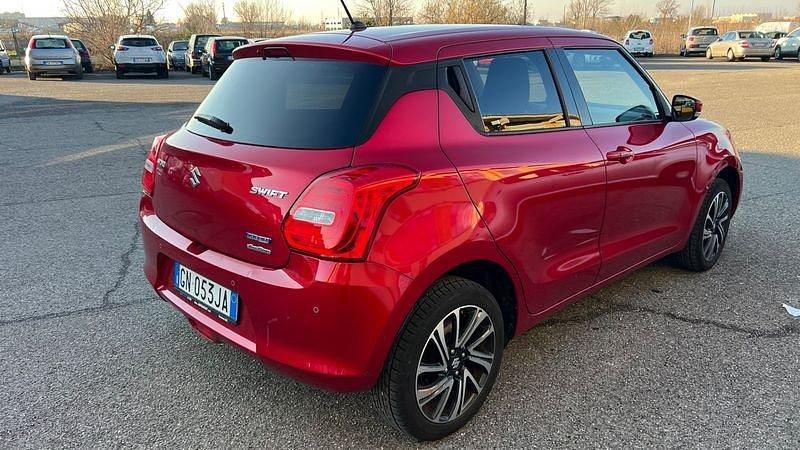 Usado Suzuki Swift 83 CV (61 kW) 2023 Rojo Berlina
