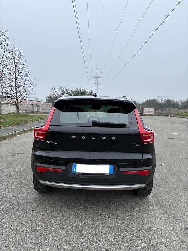 Usata Volvo XC40 Momentum 129 CV (94 kW) 2020 Nero SUV