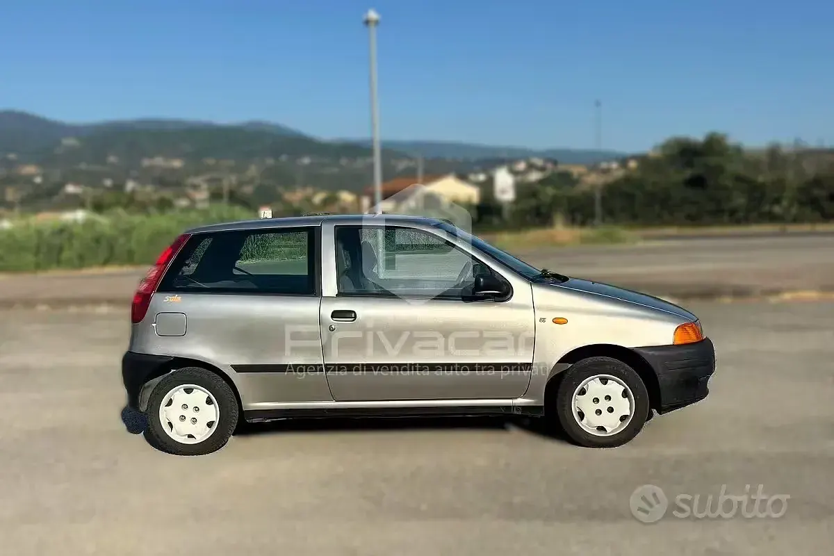 Usata Fiat Punto S 54 CV (39 kW) 1999 Grigio Utilitaria
