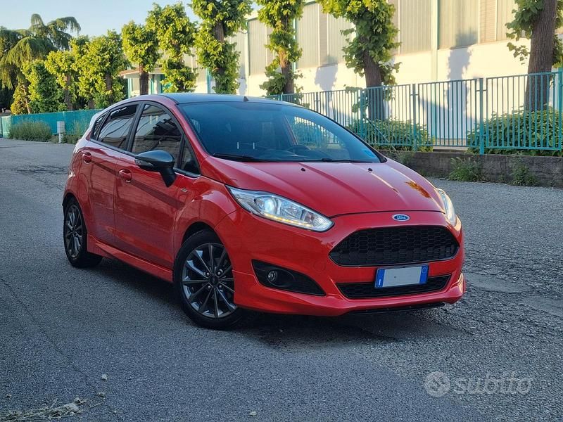 Usata Ford Fiesta ST-Line 75 CV (55 kW) 2017 Rosso Berlina