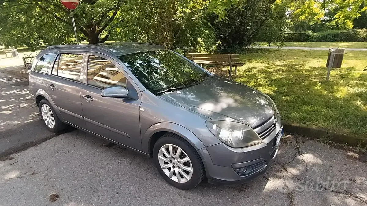 Usata Opel Astra 101 CV (74 kW) 2005 Grigio Station wagon
