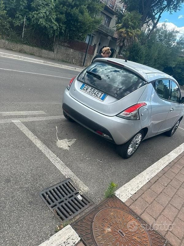 Usata Lancia Ypsilon 69 CV (50 kW) 2014 Nero Utilitaria