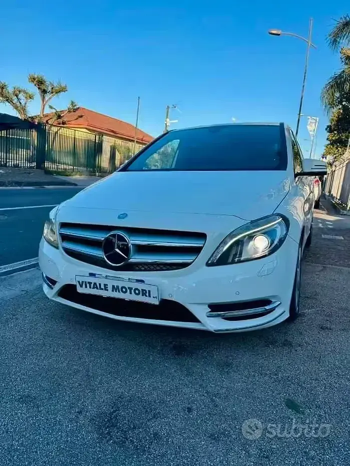 Begagnad Mercedes B200 Premium 136 HK (100 kW) 2012 Vit Minibuss