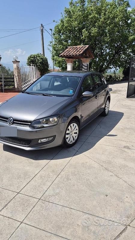 Usado VW Polo 82 CV (60 kW) 2011 Gris Utilitario