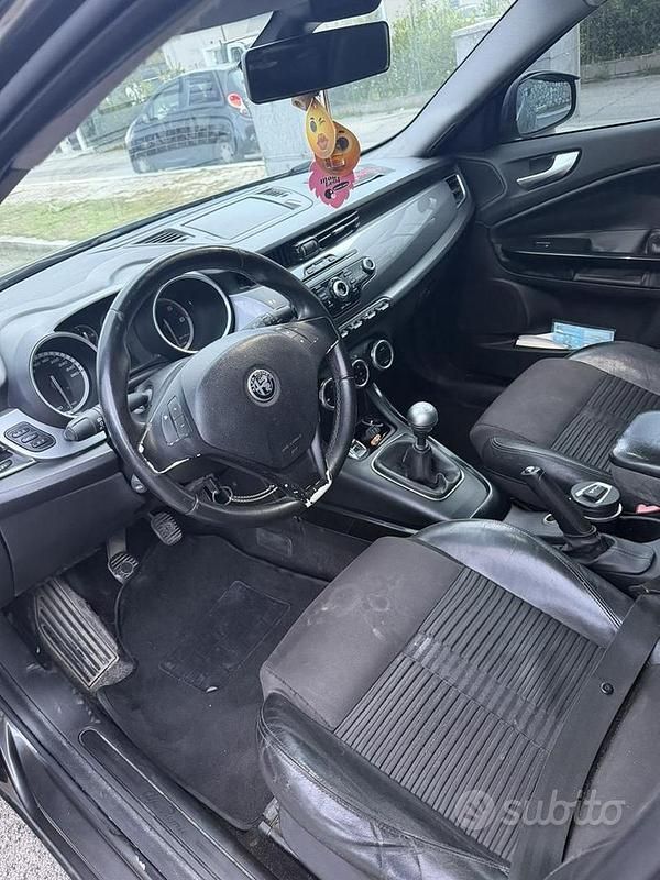 Usata Alfa Romeo Giulietta Progression 140 CV (102 kW) 2012 Grigio Utilitaria