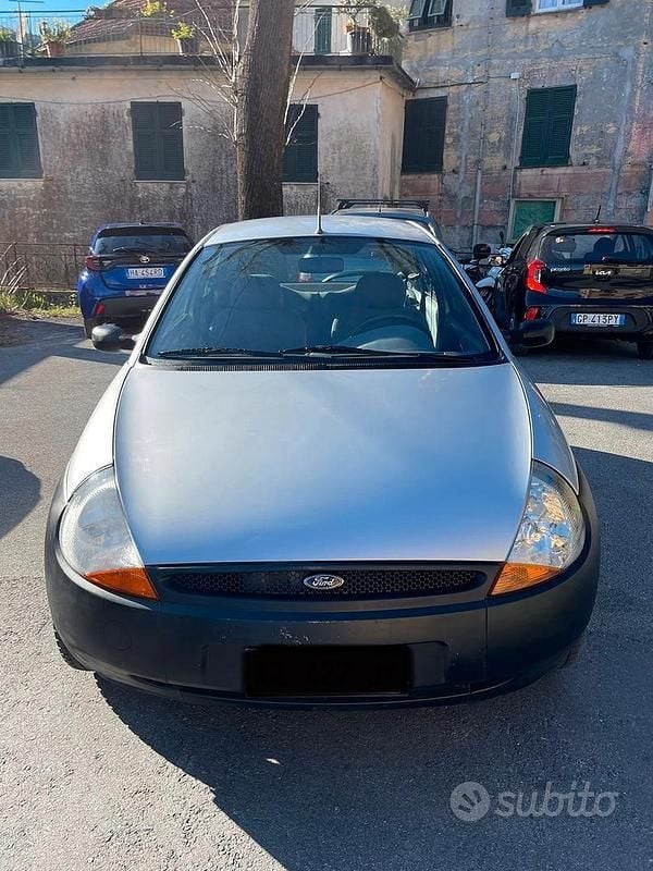 Begagnad Ford Ka 60 HK (44 kW) 1998 Grå Halvkombi