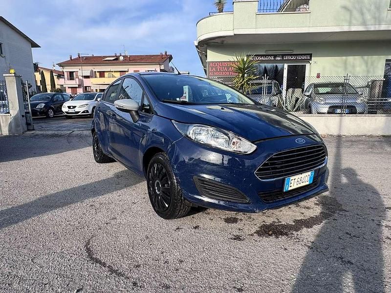 Usata Ford Fiesta Titanium 80 CV (58 kW) 2013 Blu Utilitaria