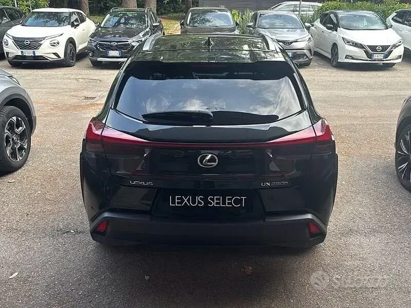 Usata Lexus UX Luxury Line 184 CV (135 kW) 2022 Other SUV