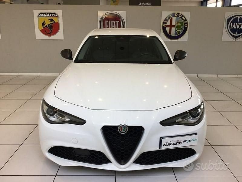 Usata Alfa Romeo Giulia Super 160 CV (117 kW) 2019 Bianco Berlina
