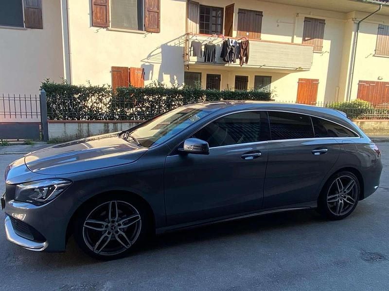 Usata Mercedes CLA200 Premium 136 CV (100 kW) 2019 Grigio Station wagon