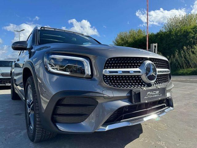 Usata Mercedes GLB220 Premium 190 CV (139 kW) 2023 Grigio metallizzato SUV