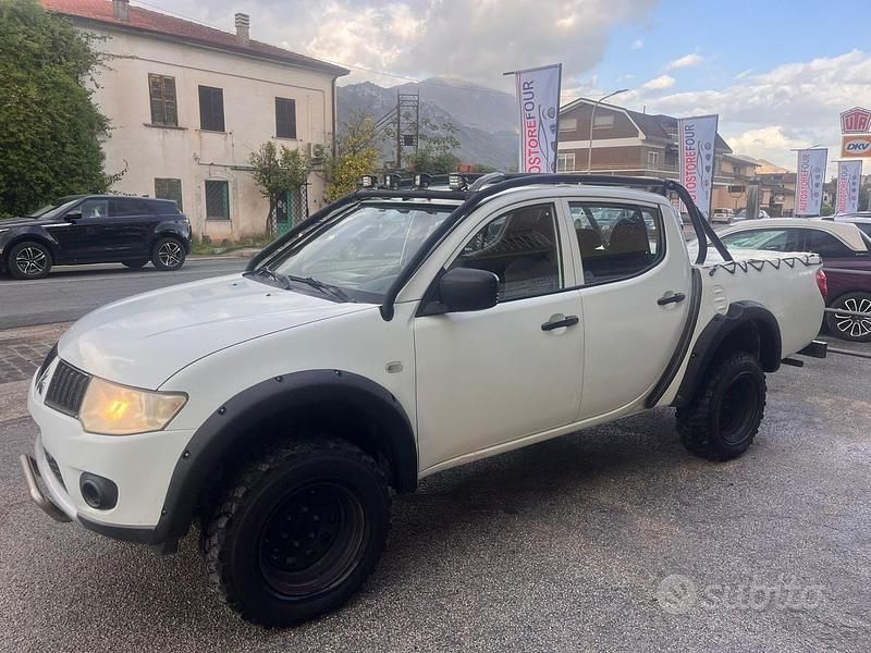 Usata Mitsubishi L200 Invite+ 136 CV (100 kW) 2012 Bianco Pick-up
